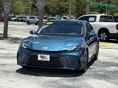 Used 2025 Toyota Camry XLE FWD image 12