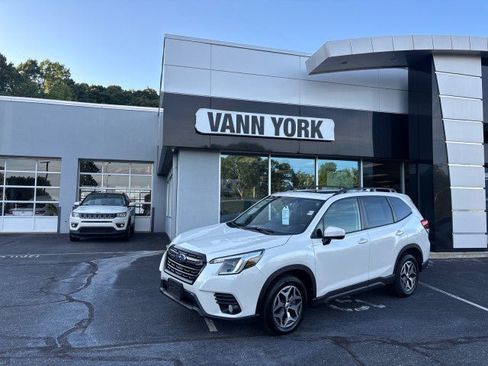 Certified 2022 Subaru Forester Premium AWD/4WD image 1