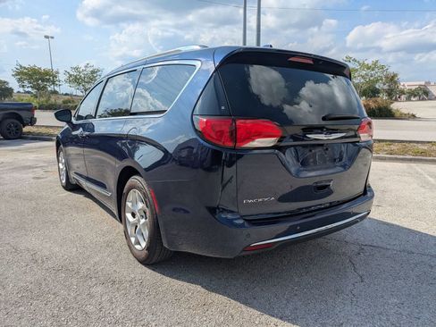 Used 2018 Chrysler Pacifica Touring-L Plus w/ Tire & Wheel Group FWD image 6