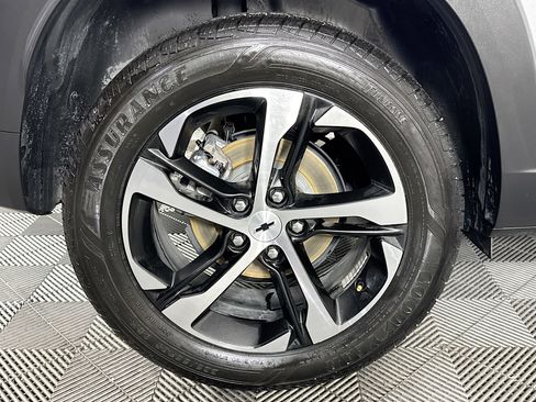 Used 2024 Chevrolet Trax RS w/ Sunroof Package FWD image 31