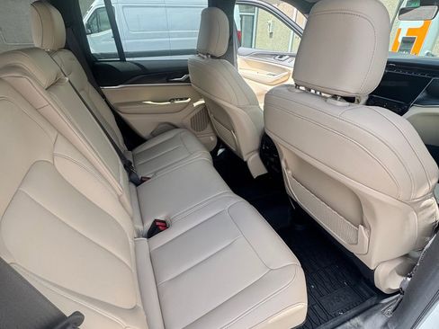 Used 2025 Jeep Grand Cherokee Limited AWD/4WD image 9