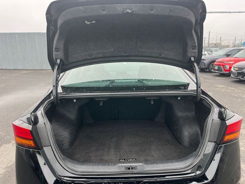 Used 2025 Nissan Altima 2.5 SV image 32