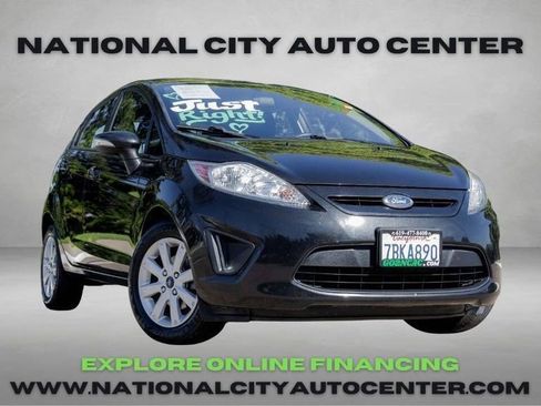 Used 2013 Ford Fiesta SE image 1