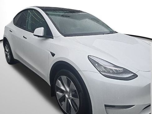 Used 2021 Tesla Model Y Long Range image 9