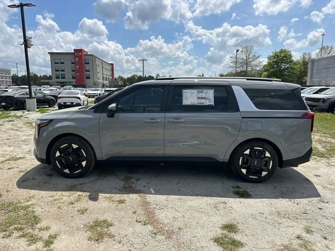 New 2026 Kia Carnival EX FWD image 4