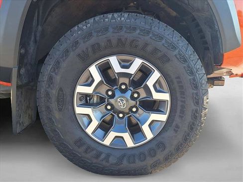 Used 2018 Toyota Tacoma TRD Off-Road image 20