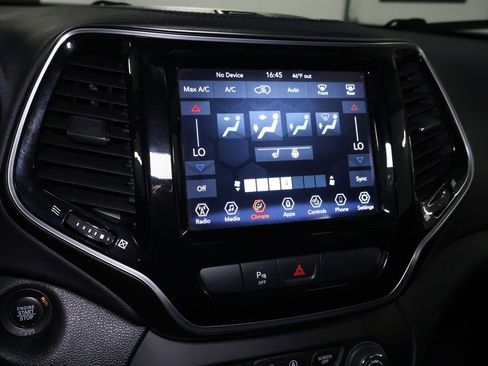 Used 2020 Jeep Cherokee Limited image 31