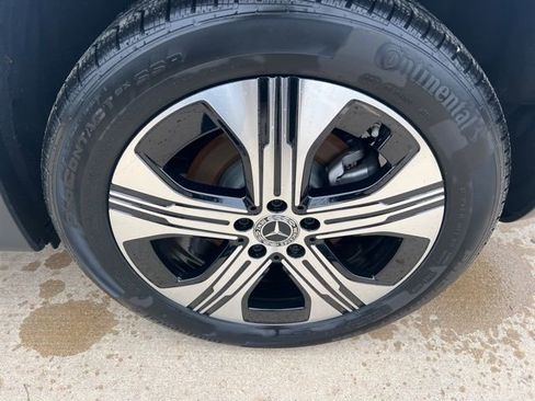 Used 2024 Mercedes-Benz EQB 300 4MATIC image 11