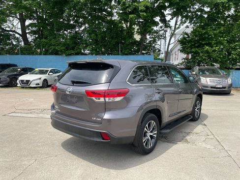 Used 2019 Toyota Highlander Plus AWD/4WD image 5