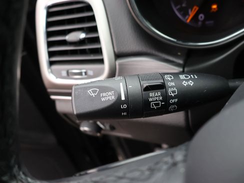 Used 2021 Jeep Grand Cherokee Limited w/ Luxury Group II image 36