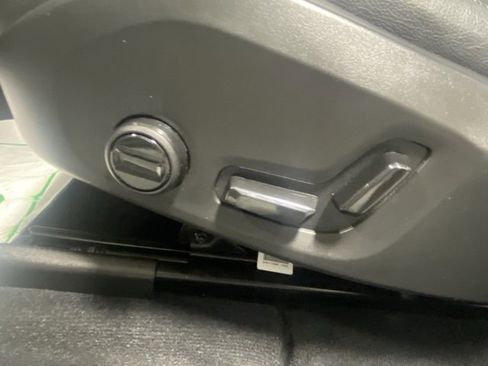 Certified 2025 Volvo XC60 B5 Core image 12