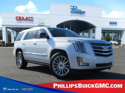 Used 2017 Cadillac Escalade Platinum image 1