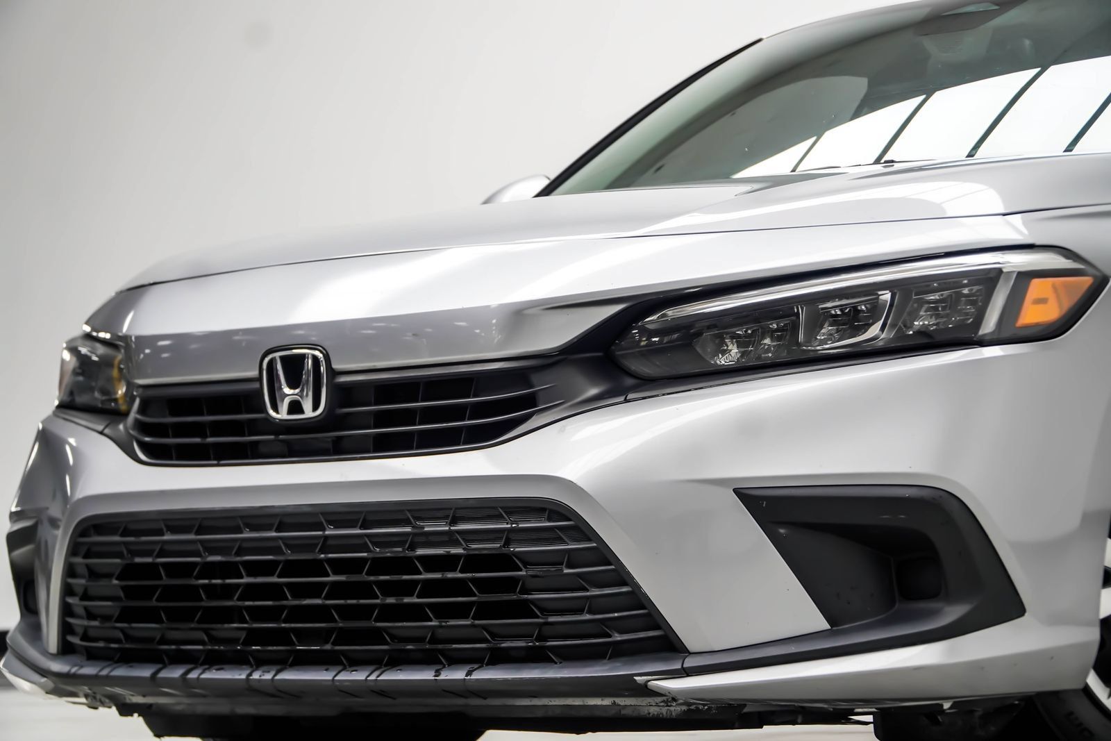 Used 2022 Honda Civic LX image 2