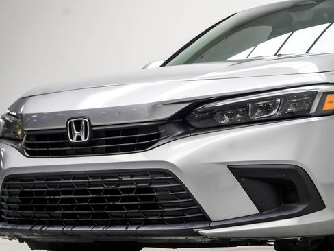 Used 2022 Honda Civic LX image 2