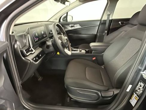 Used 2025 Kia Sportage LX AWD/4WD image 11
