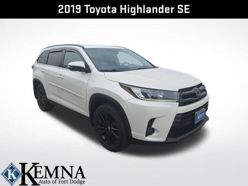 Used 2019 Toyota Highlander SE image 1
