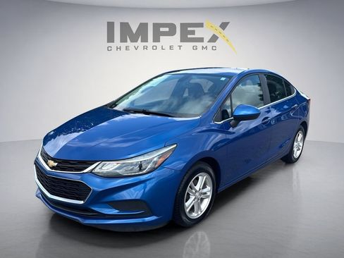 Used 2017 Chevrolet Cruze LT w/ Convenience Package FWD image 1