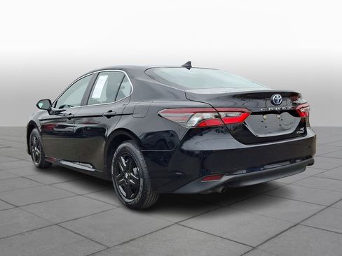 Used 2021 Toyota Camry LE image 4