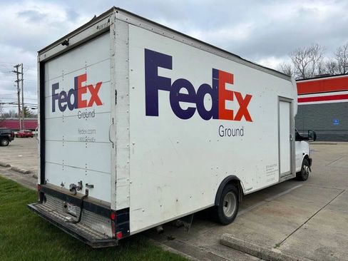 Used 2017 Chevrolet Express 3500 Extended image 5