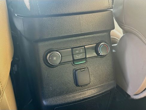 Used 2016 Ford Explorer XLT w/ Equipment Group 202A AWD/4WD image 28