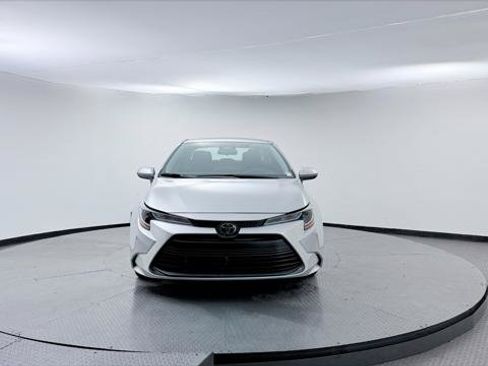 Used 2024 Toyota Corolla LE FWD image 12