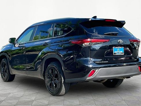 Used 2023 Toyota Highlander XLE FWD image 5