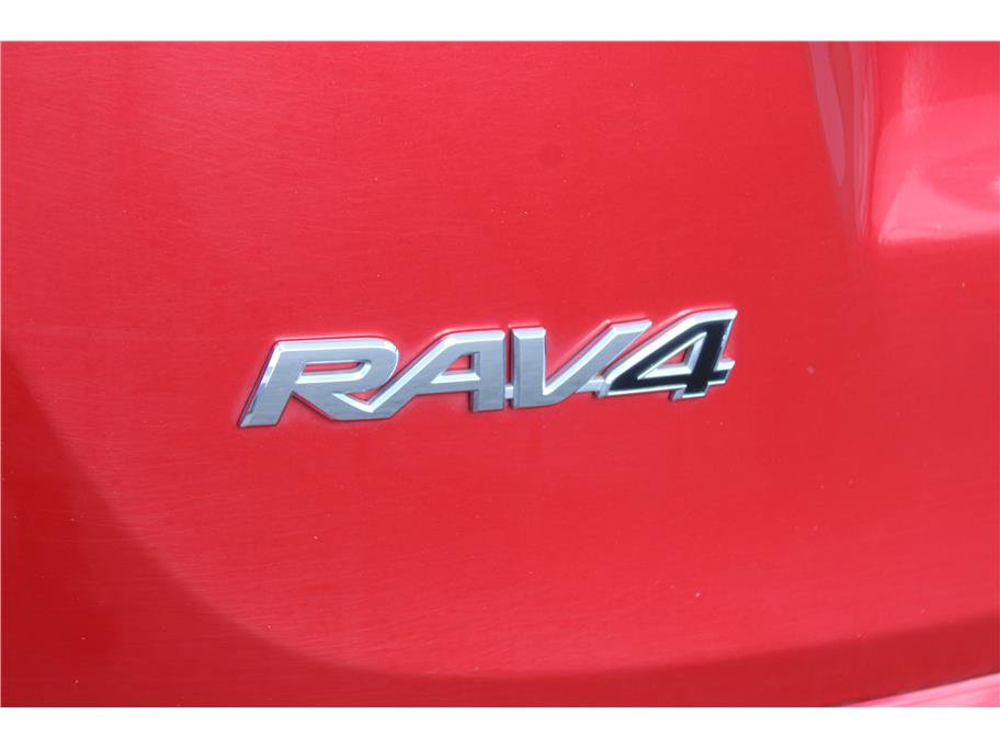Used 2017 Toyota RAV4 XLE AWD/4WD image 35