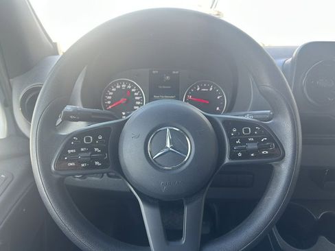 Used 2024 Mercedes-Benz Sprinter 2500 image 15