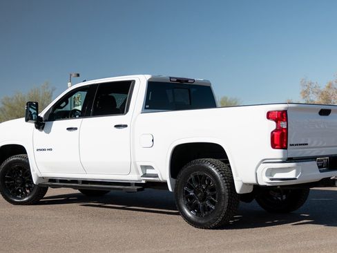 Used 2022 Chevrolet Silverado 2500 High Country w/ Z71 Off-Road Package image 5