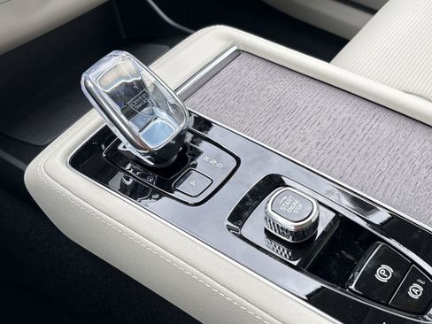 New 2026 Volvo XC90 T8 Ultra w/ Protection Package image 17