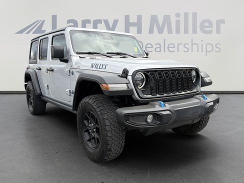 Used 2024 Jeep Wrangler Willys image 2