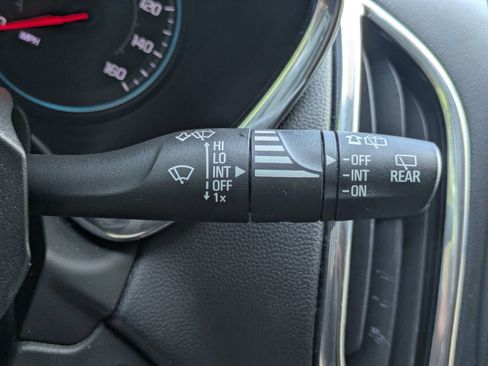 Used 2020 Chevrolet Equinox LT FWD image 17