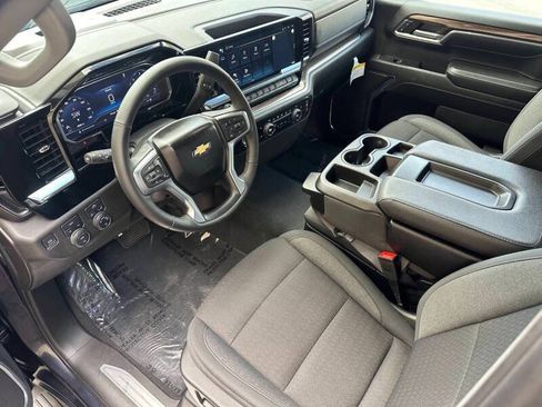 Used 2024 Chevrolet Silverado 1500 LT AWD/4WD image 7