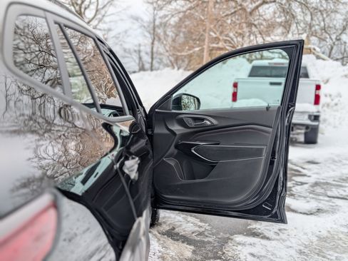 Used 2025 Chevrolet Trax RS w/ Sunroof Package image 43