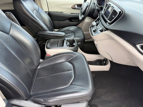 Used 2021 Chrysler Voyager Lxi image 29