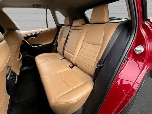 Used 2020 Toyota RAV4 XLE Premium FWD image 15
