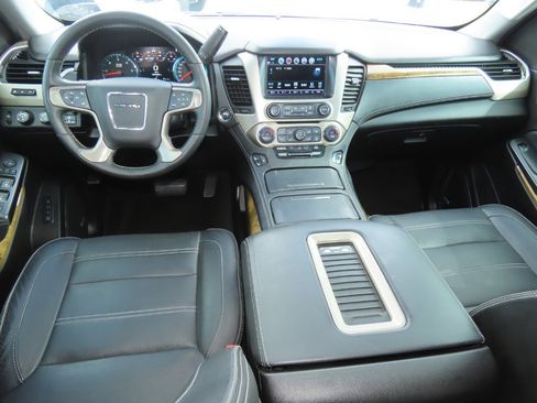 Used 2017 GMC Yukon XL Denali w/ Open Road Package AWD/4WD image 26