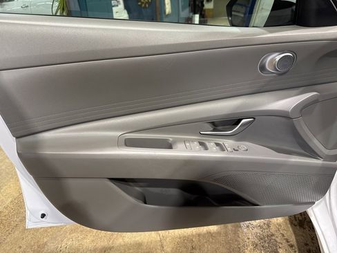 Used 2021 Hyundai Elantra Blue image 14