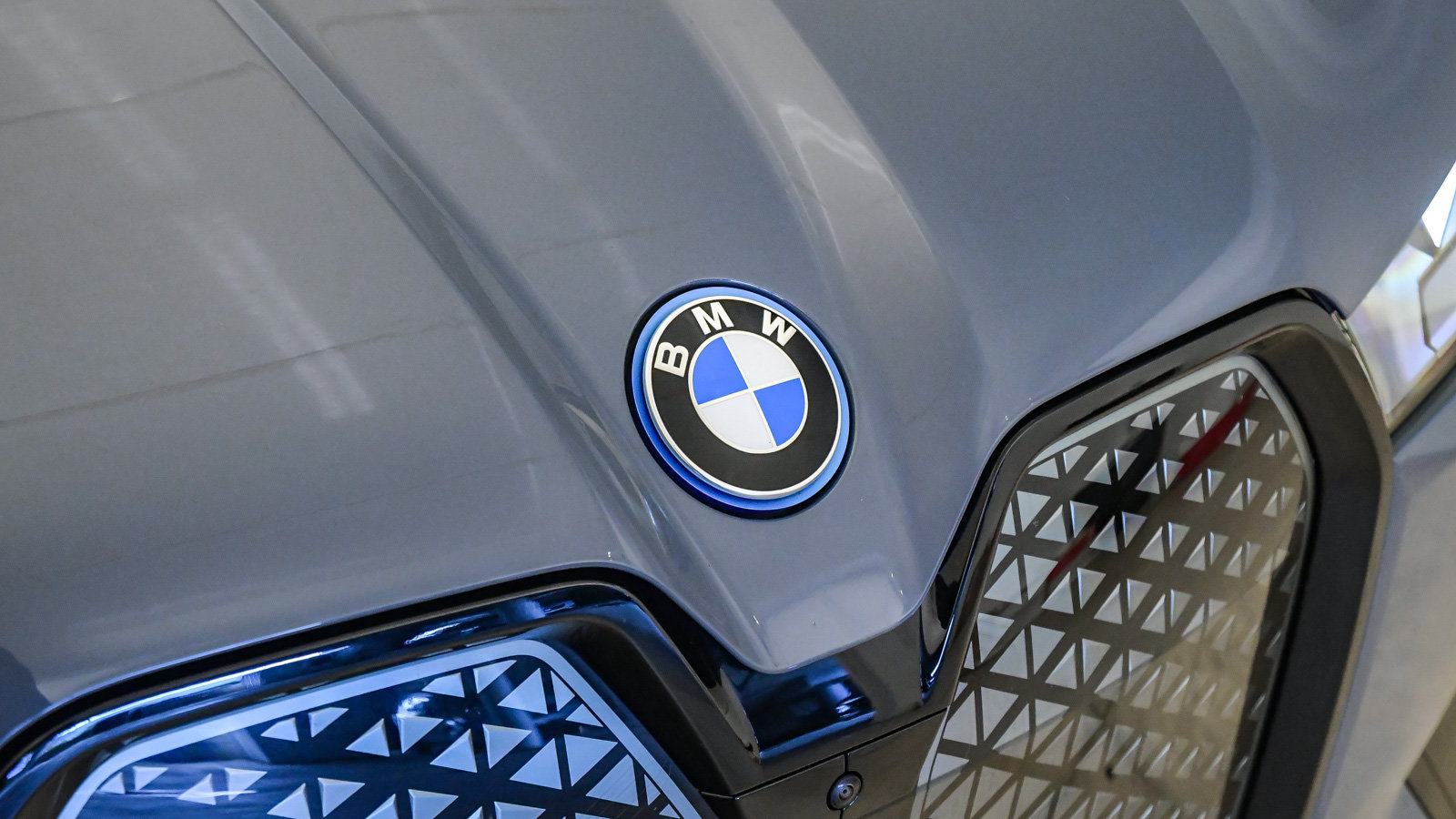 Certified 2024 BMW iX xDrive50 w/ Sport Package AWD/4WD image 8