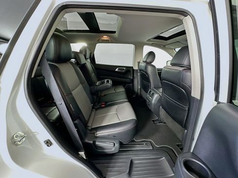 Used 2020 Nissan Pathfinder SL image 30