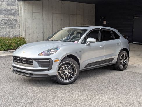 Certified 2026 Porsche Macan AWD/4WD image 1