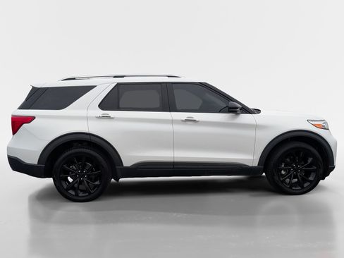 Used 2021 Ford Explorer Platinum w/ Equipment Group 601A AWD/4WD image 3