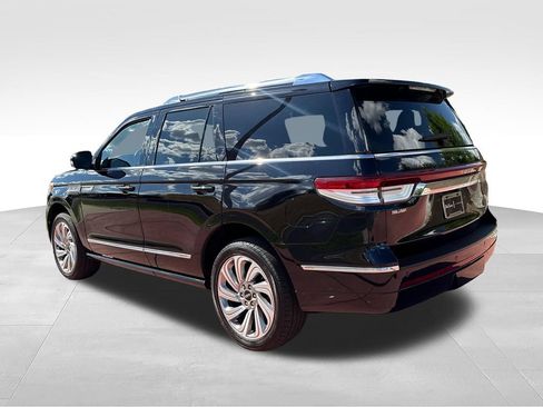 Certified 2024 Lincoln Navigator Premiere AWD/4WD image 7