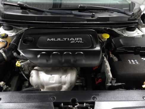 Used 2016 Chrysler 200 Limited w/ Convenience Group image 15