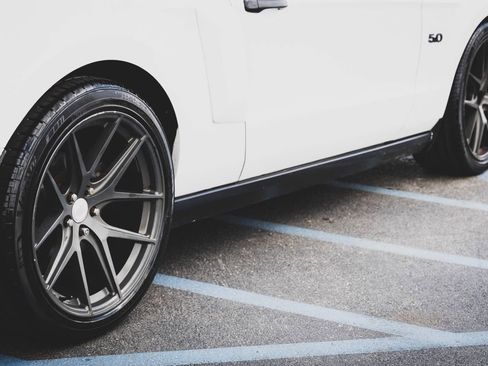 Used 2013 Ford Mustang GT Premium w/ Brembo Brake Pkg RWD image 25