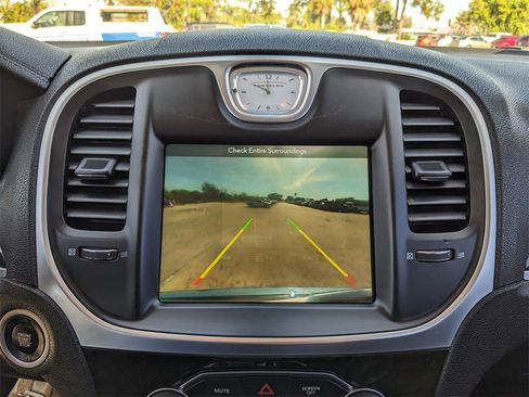 Used 2019 Chrysler 300 Limited image 24