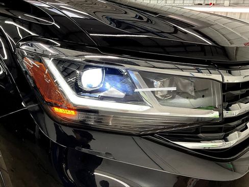 Used 2023 Volkswagen Atlas Cross Sport SE image 30