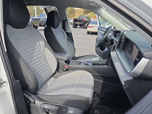 Certified 2025 Volkswagen Tiguan S w/ 18" Wheel Package image 13