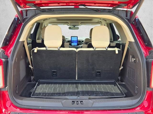 Used 2020 Ford Explorer Platinum w/ Premium Technology Package AWD/4WD image 21
