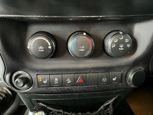 Used 2016 Jeep Wrangler Unlimited Rubicon w/ Dual Top Group AWD/4WD image 14
